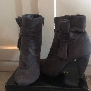 grey booties w/ side bow
